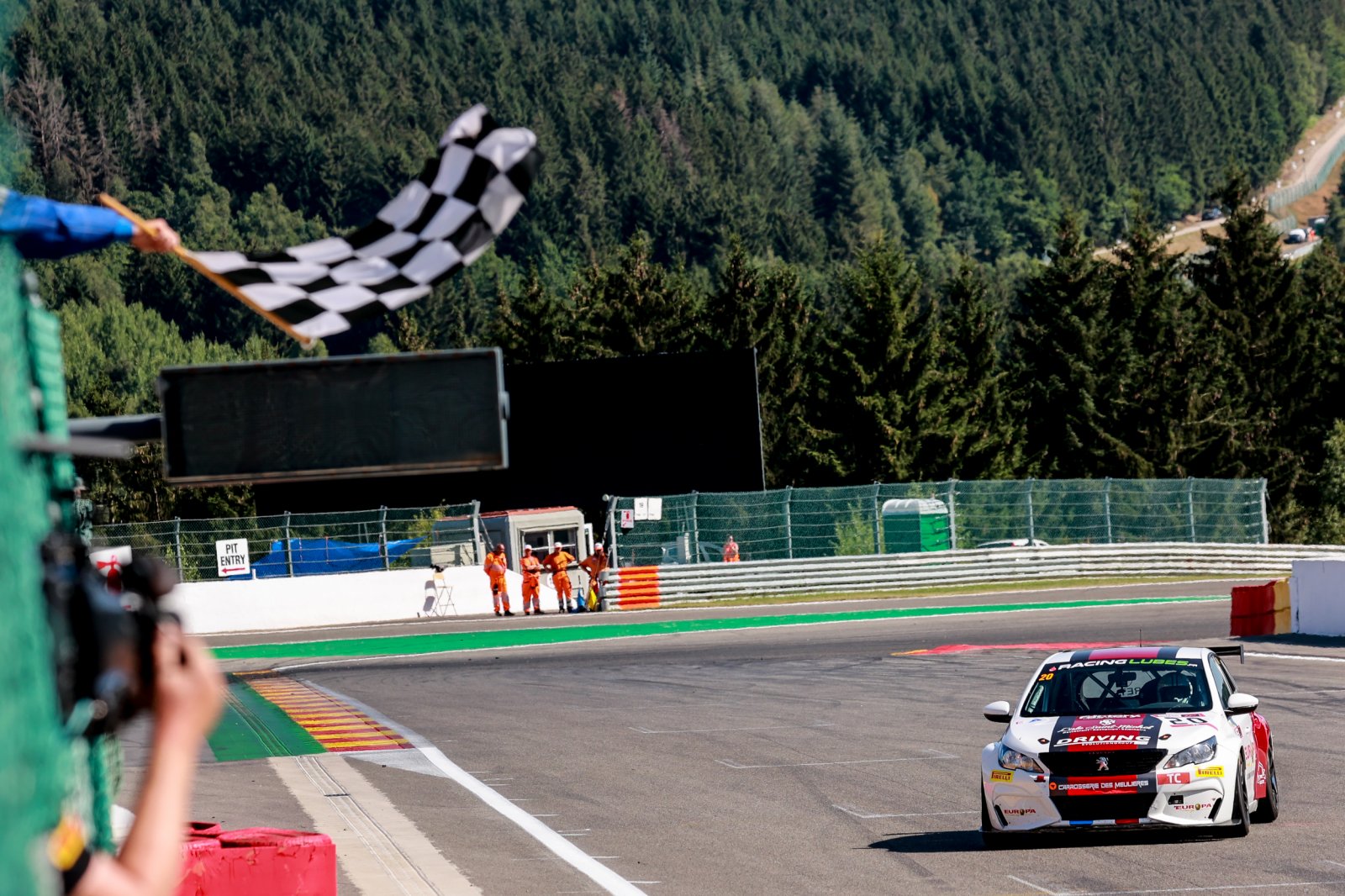 Course 3 : Victoire et… titre pour Teddy Clairet ! 