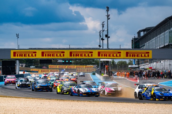 Le Championnat de France FFSA Tourisme est entré dans sa deuxième moitié de saison à Magny-Cours