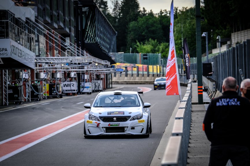 Free Practice 2, Pitlane
