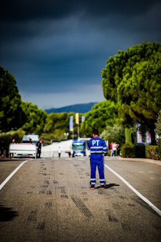 Course 2, Grid Walk
 | SRO / TWENTY-ONE CREATION - Jules Benichou