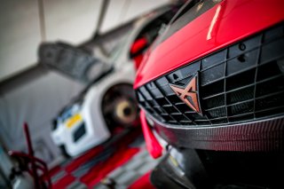 Set Up
 | SRO / TWENTY-ONE CREATION - Jules Benichou