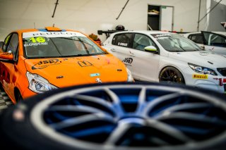 Set Up
 | SRO / TWENTY-ONE CREATION - Jules Benichou