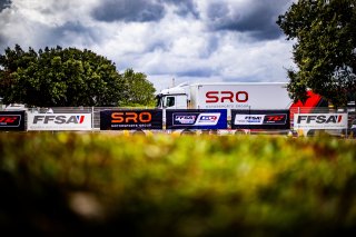 Set Up
 | &copy;&nbsp;SRO - TWENTY-ONE CREATION | Jules Benichou