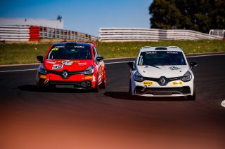 #26 - Fox Racing Team - Michel Beziat - Michel Beziat - Bastien Girard - Renault Clio Cup IV - TCA-2, #95 - Team Leal Comp&eacute;tition - Christophe Henry - Christophe Henry - Lubin Henry - Renault Clio Cup IV - TCA-2, TC FRANCE
 | &copy;&nbsp;SRO - TWENTY-ONE CREATION | Jules Benichou