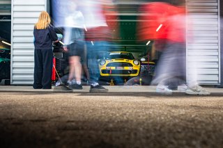 AMBIANCE, PITWALK
 | TWENTY-ONE CREATION