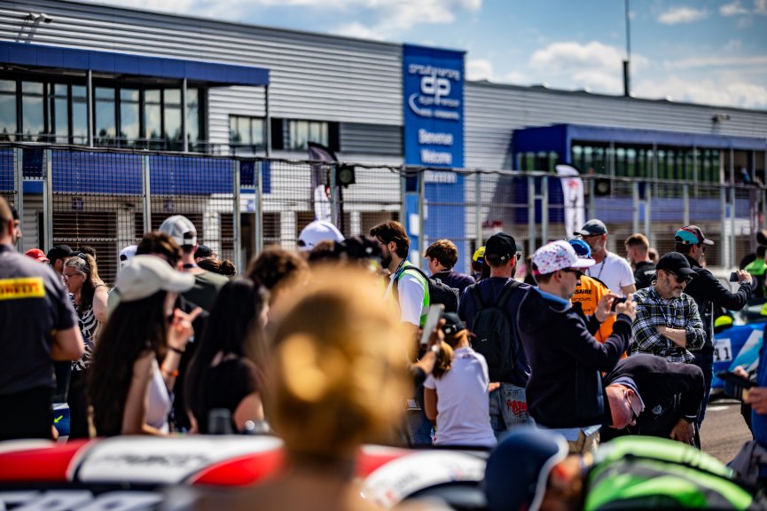 AMBIANCE, GRID WALK
