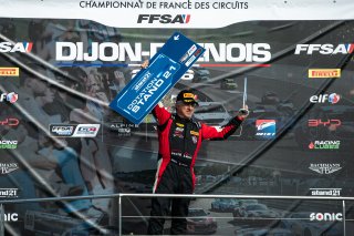 PODIUM
 | &copy;&nbsp;SRO - TWENTY-ONE CREATION | Jules Benichou