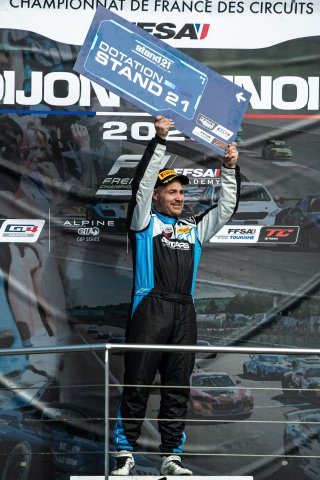 PODIUM
 | &copy;&nbsp;SRO - TWENTY-ONE CREATION | Jules Benichou