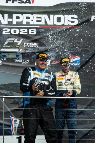 PODIUM
 | &copy;&nbsp;SRO - TWENTY-ONE CREATION | Jules Benichou