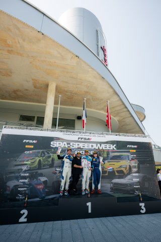 PODIUM
 | bendemacedo