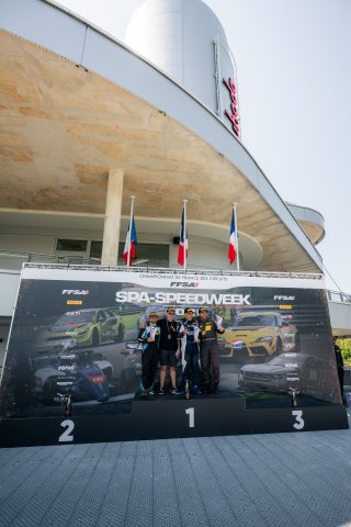 PODIUM
 | bendemacedo